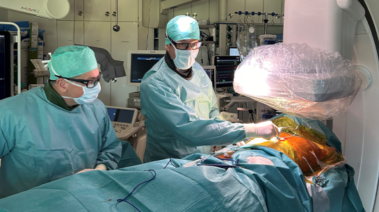 Foto tijdens implementatie extravasculaire defibrillator