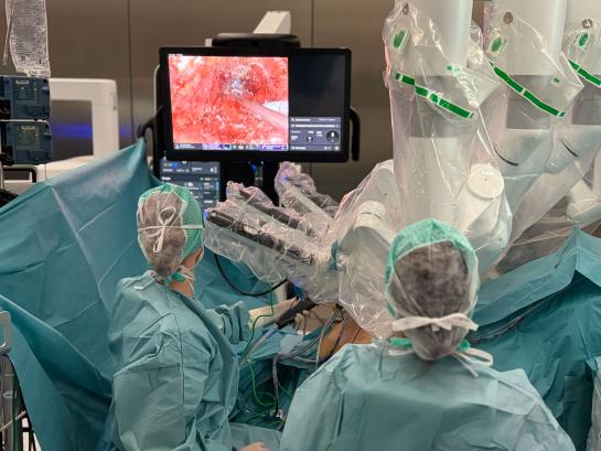 Beeld tijdens operatie met de da Vinci 5-robot